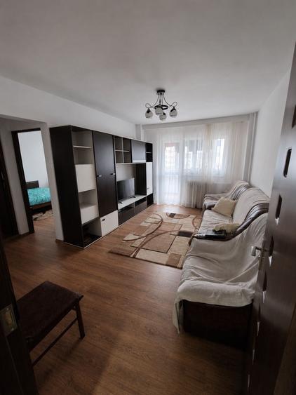 Apartament cu 2 camere semidecomandat în Teiul Doamnei