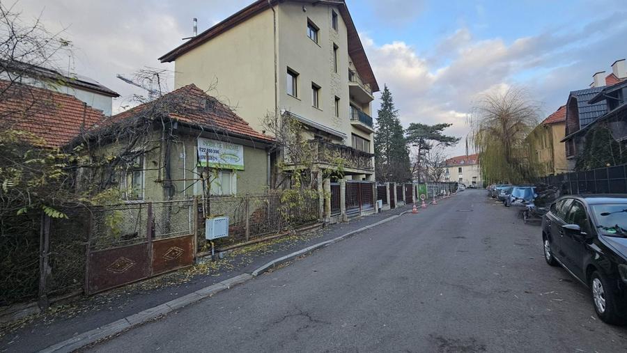 Casă individuală cu 3 camere cu Canalizare în Central