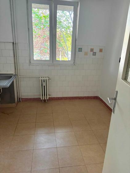 Apartament cu 3 camere decomandat în Dacia