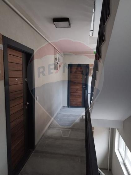 Apartament cu 2 camere decomandat, mobilat în Republicii