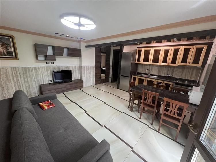 Apartament cu 3 camere decomandat, mobilat în Brăilei