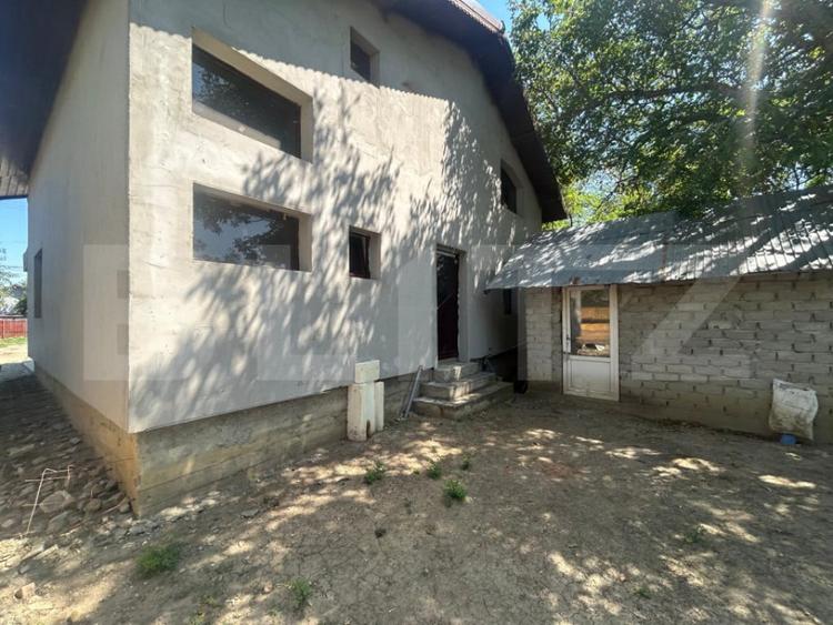 Casă cu 2 camere cu Teren 500 Mp în Central