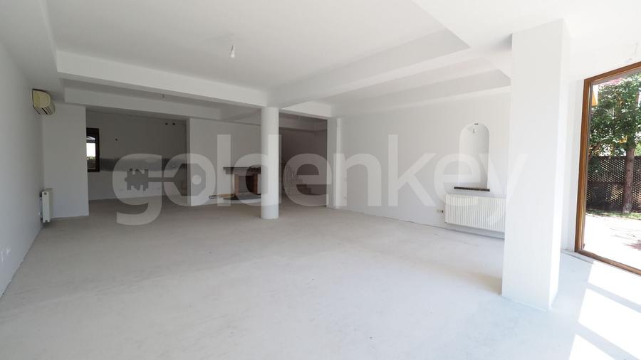 Duplex cu 6 camere cu Canalizare în Iancu Nicolae