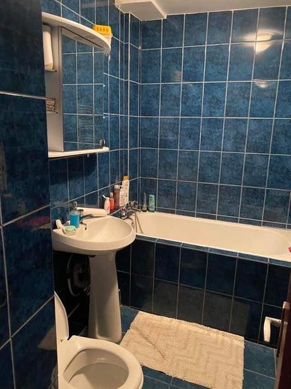 Apartament cu 2 camere decomandat în 1 Decembrie