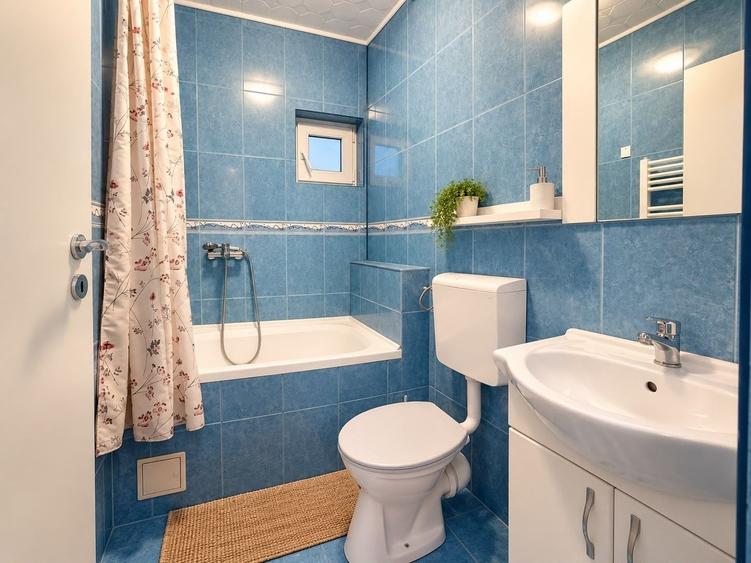 Casă cu 6 camere cu Canalizare în Centrul Istoric