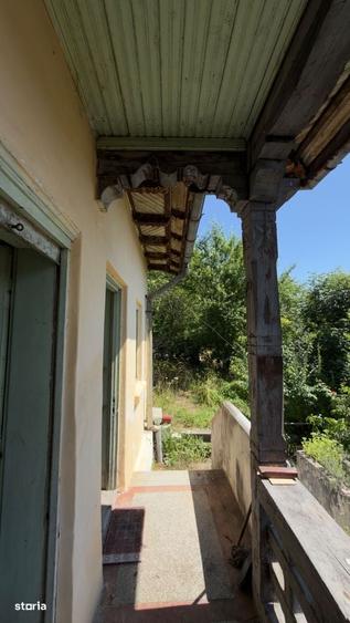 Casă cu 4 camere în Brădetu