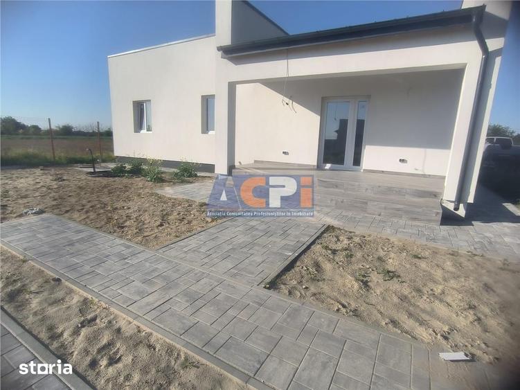 Casă cu 4 camere cu Teren 490 Mp în Adunații-Copăceni
