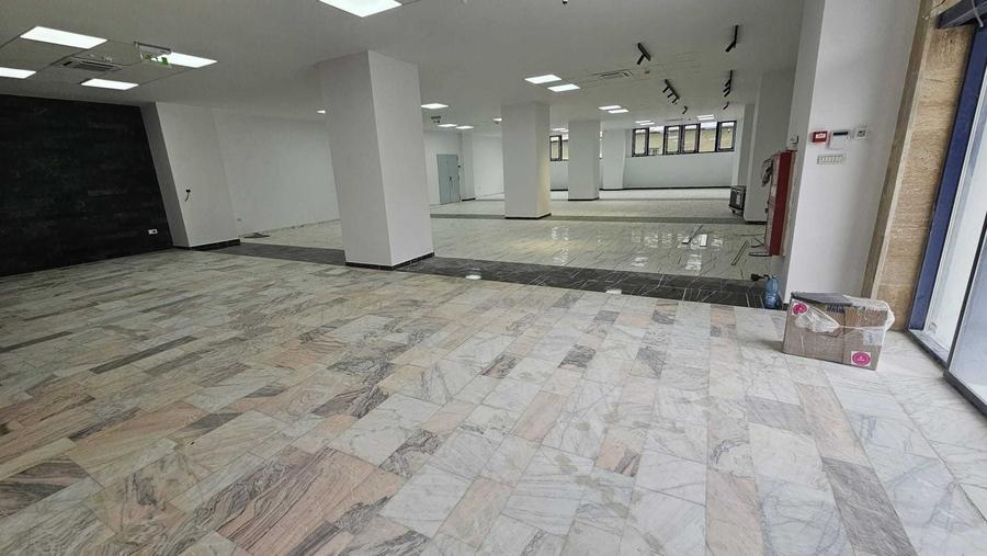 Spațiu comercial, de 380 mp, în Central