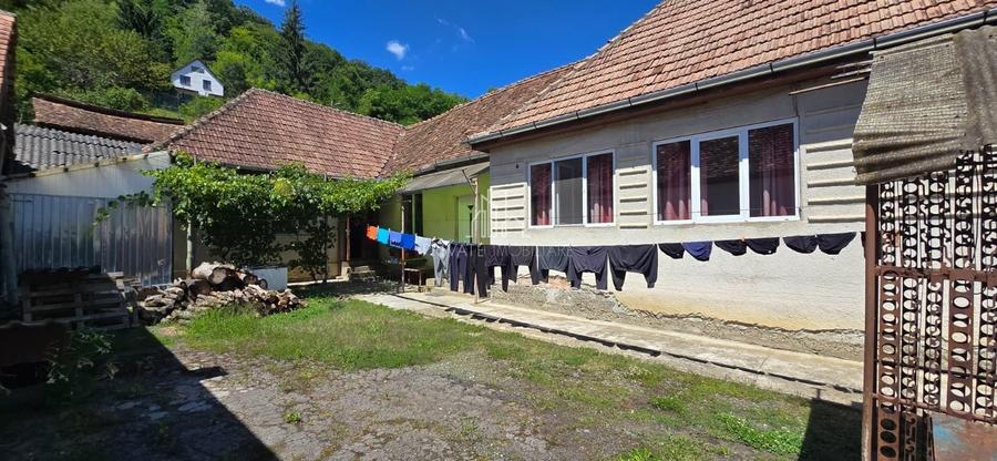 Casă individuală cu 4 camere cu Canalizare în Nord