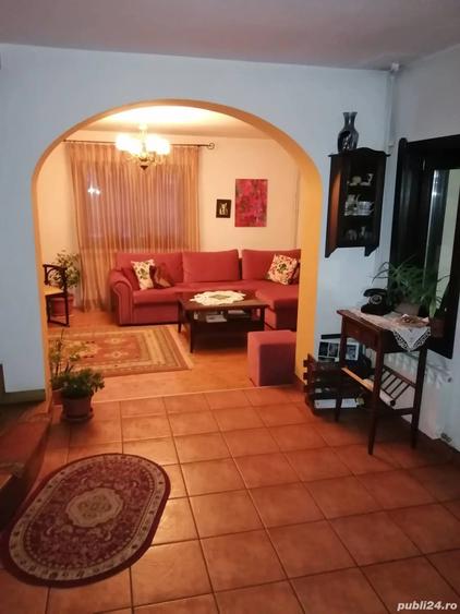 Casă cu 2 camere cu Teren 2800 Mp în Central