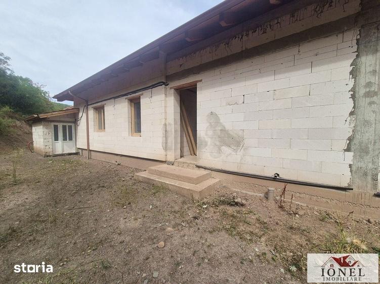 Casă cu 3 camere cu Teren 6296 Mp în Meteș
