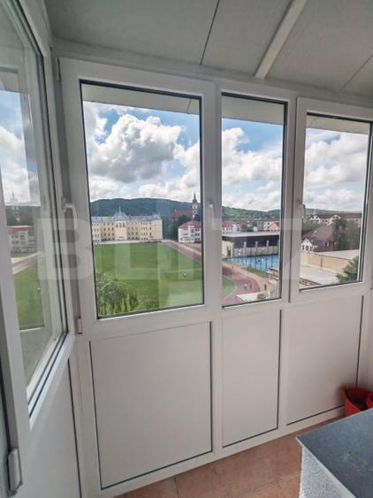 Apartament cu 2 camere semidecomandat, mobilat în Decebal