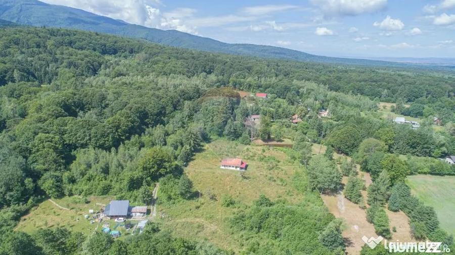 Casă cu 3 camere cu Teren 8100 Mp în Ucea