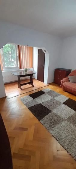 Apartament cu 3 camere decomandat, mobilat în Soarelui