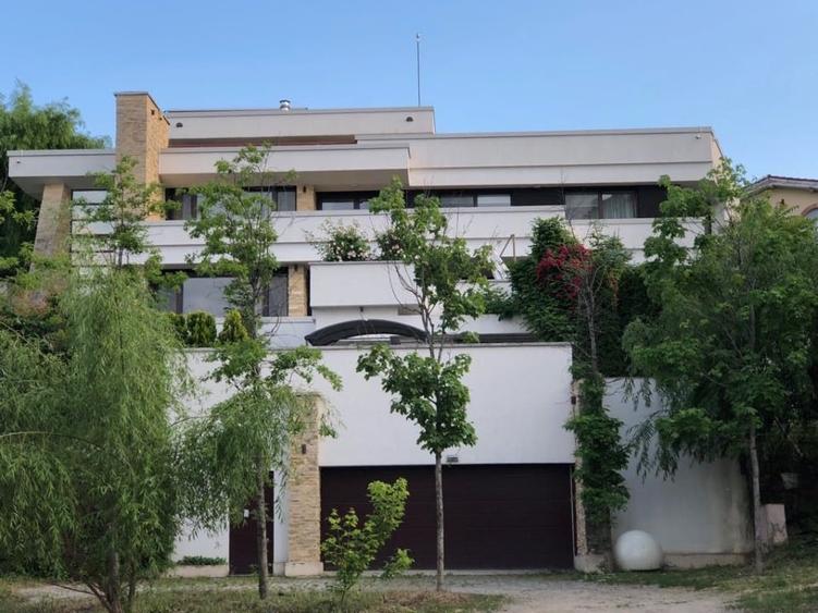 Casă individuală cu 4 camere cu Canalizare în Tineretului