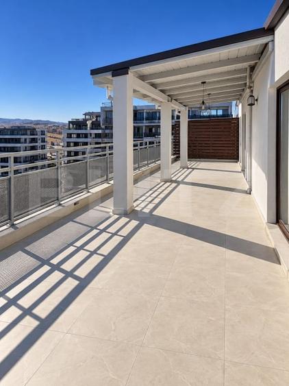 Apartament cu 4 camere semidecomandat, mobilat în Bună Ziua