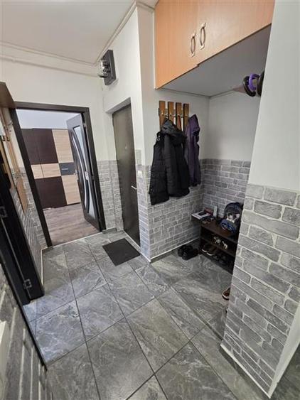 Apartament cu 3 camere decomandat, mobilat în Podu Roș
