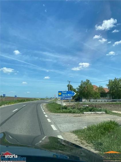 Casă cu 6 camere cu Teren 923 Mp în Târnova