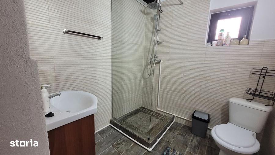 Casă cu 5 camere cu Teren 7029 Mp în Central