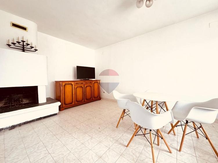 Penthouse cu 13 camere decomandat în Central
