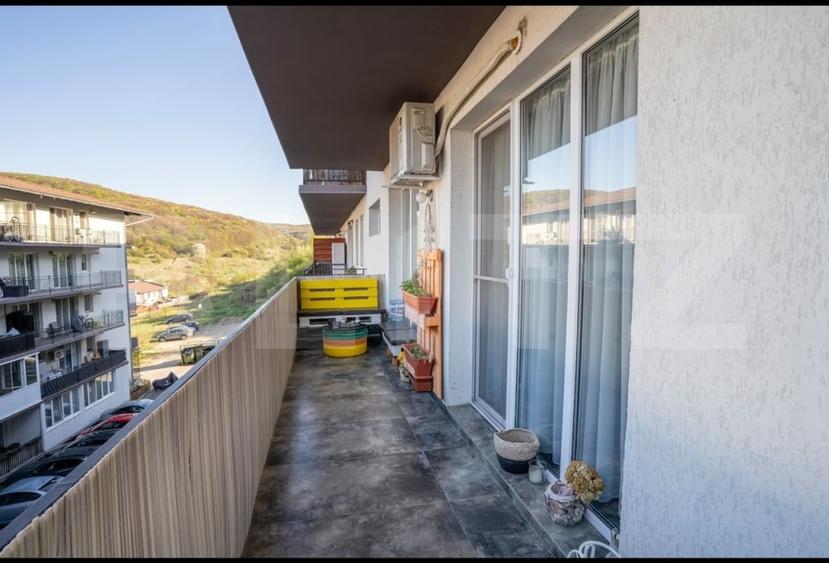 Apartament cu 3 camere semidecomandat, mobilat în Florești