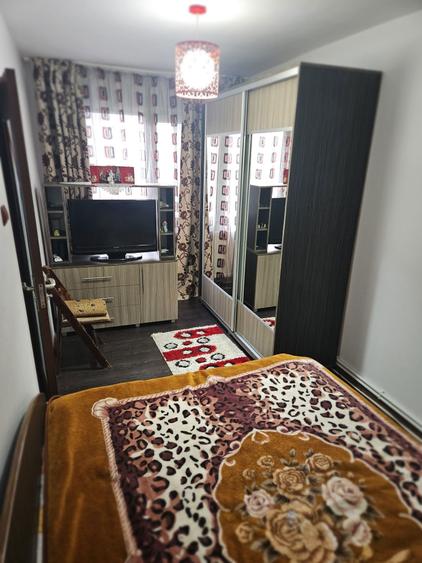Apartament cu 3 camere de vanzare - 1