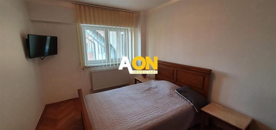 Apartament cu 4 camere decomandat, mobilat în Central