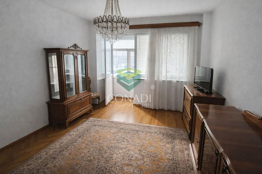 Apartament cu 4 camere decomandat în Central