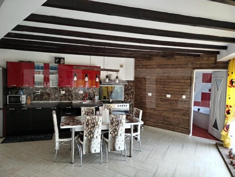 Casă individuală cu 7 camere cu Garaj în Ulmi