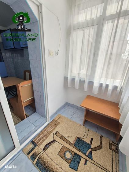Apartament cu 3 camere decomandat în Podul de Fier