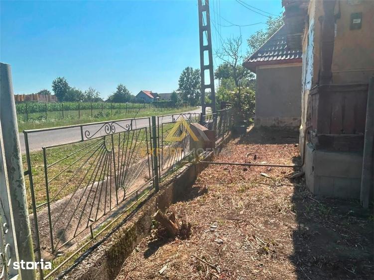 Casă cu 2 camere cu Teren 550 Mp în Groși