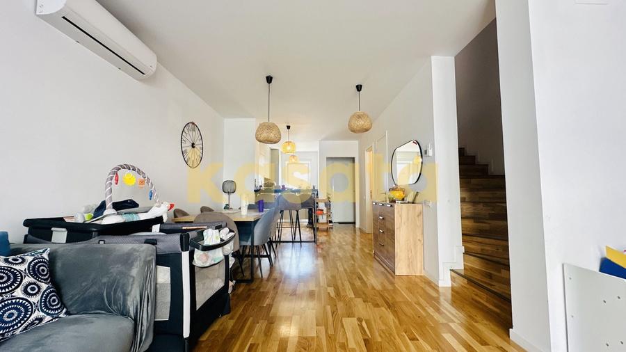 Duplex cu 5 camere cu Canalizare în Central
