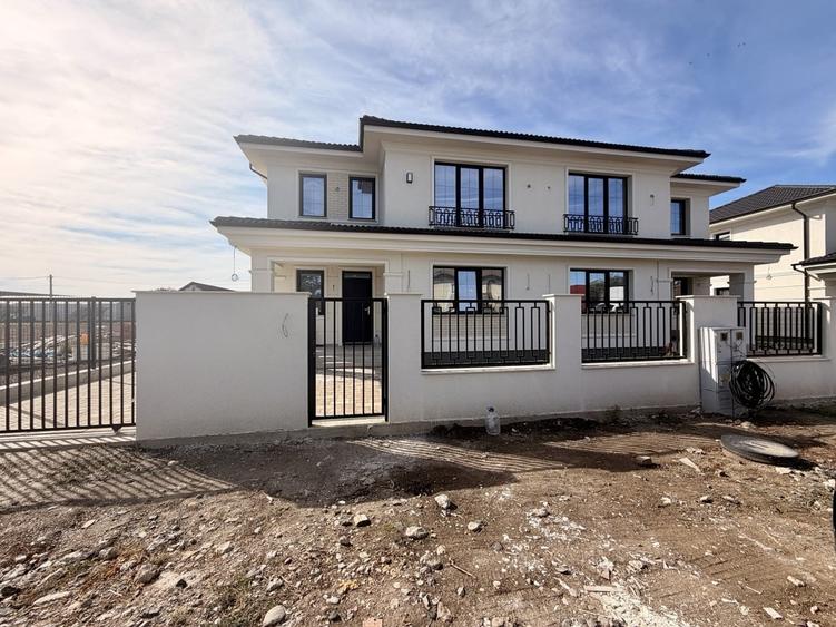 Duplex cu 5 camere cu Canalizare în Dumbrăvița