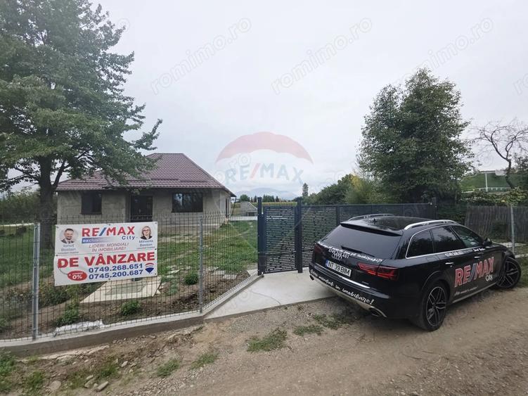 Casă cu 5 camere cu Teren 6110 Mp în Girov