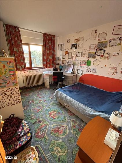 Apartament cu 3 camere decomandat, mobilat în Nicolina