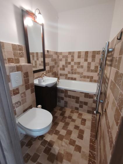 Apartament cu 2 camere semidecomandat, mobilat în 1 Mai