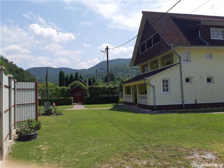 Casă cu 11 camere în Nucet