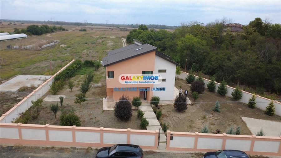 Casă cu 5 camere cu Teren 1300 Mp în Sud