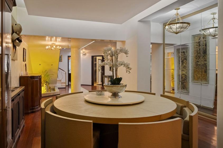 Duplex cu 5 camere cu Canalizare în Central