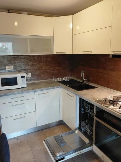 Inchiriere apartament 3 camere Zona Modern, pozitie excelenta!