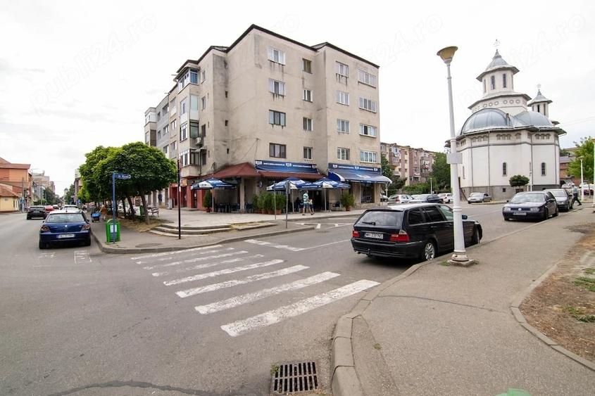 Apartament cu 4 camere decomandat în Central