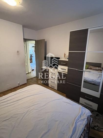 Apartament cu 3 camere decomandat, mobilat în Central