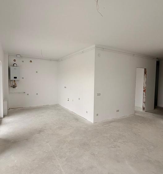Apartament cu 3 camere decomandat în Turnișor