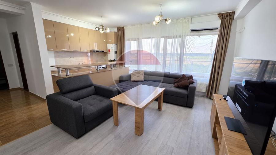 Apartament cu 3 camere semidecomandat în Central