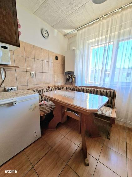 Apartament cu 2 camere semidecomandat în Craiovița Nouă