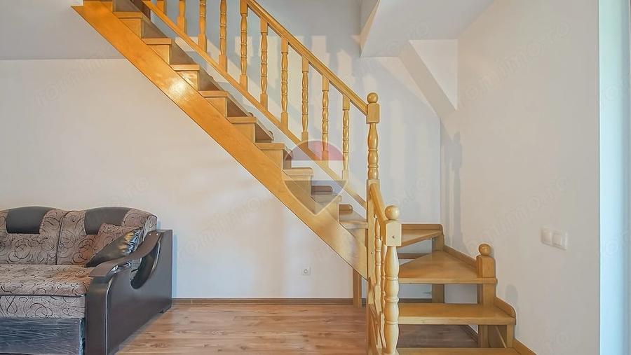 Apartament cu 3 camere decomandat în Tractorul