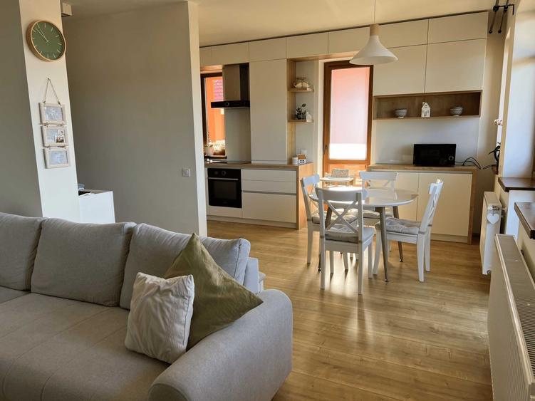 Apartament cu 3 camere decomandat în Baciu