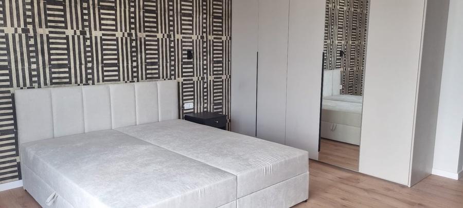 Apartament cu 3 camere semidecomandat în Tunari