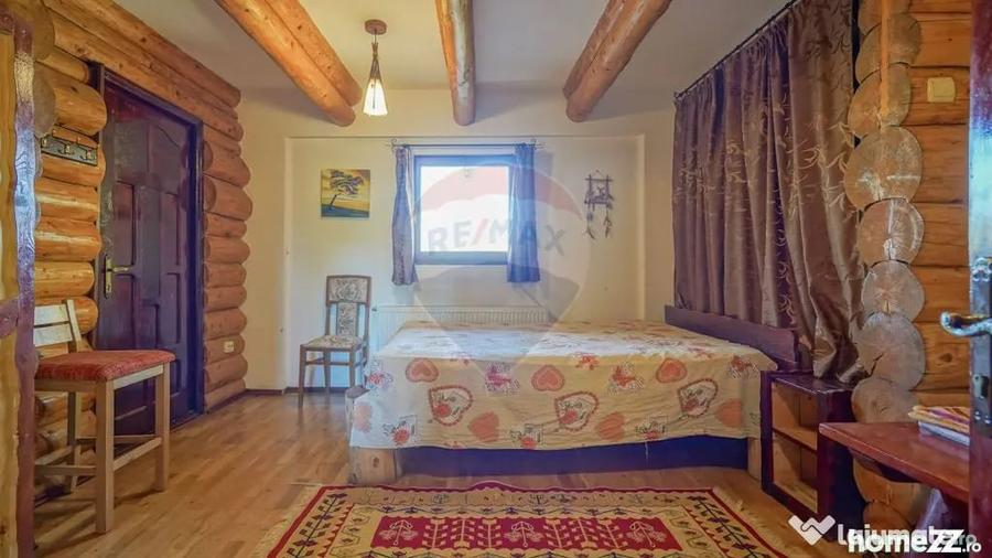 Casă cu 8 camere cu Teren 1000 Mp în Timișu de Jos