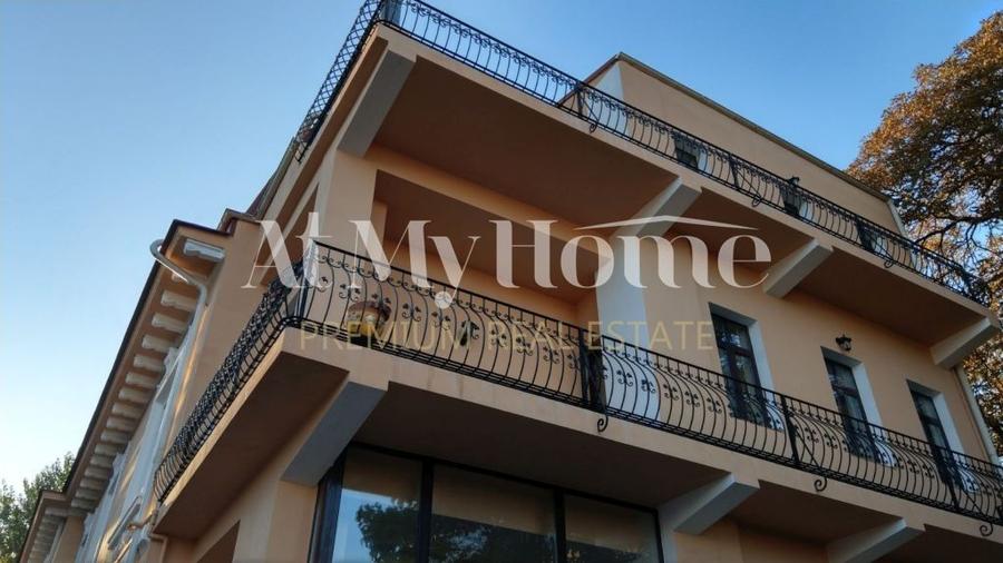 Casă individuală cu 12 camere cu Canalizare în Cotroceni